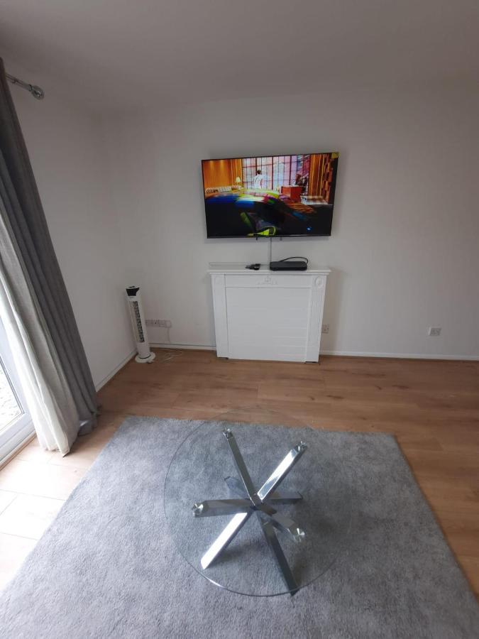 Two Bedroom Luxury House Thamesmead (Greater London) Exterior foto